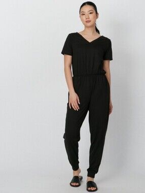 2/$30 ✨Cuddl Duds Black V-Neck Short Sleeve Jumpsuit
